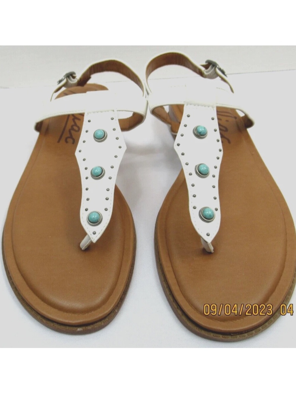 Zodiac Giselle Women's 9 White w/Turquoise Accents Adjustable  T Strap Sandals